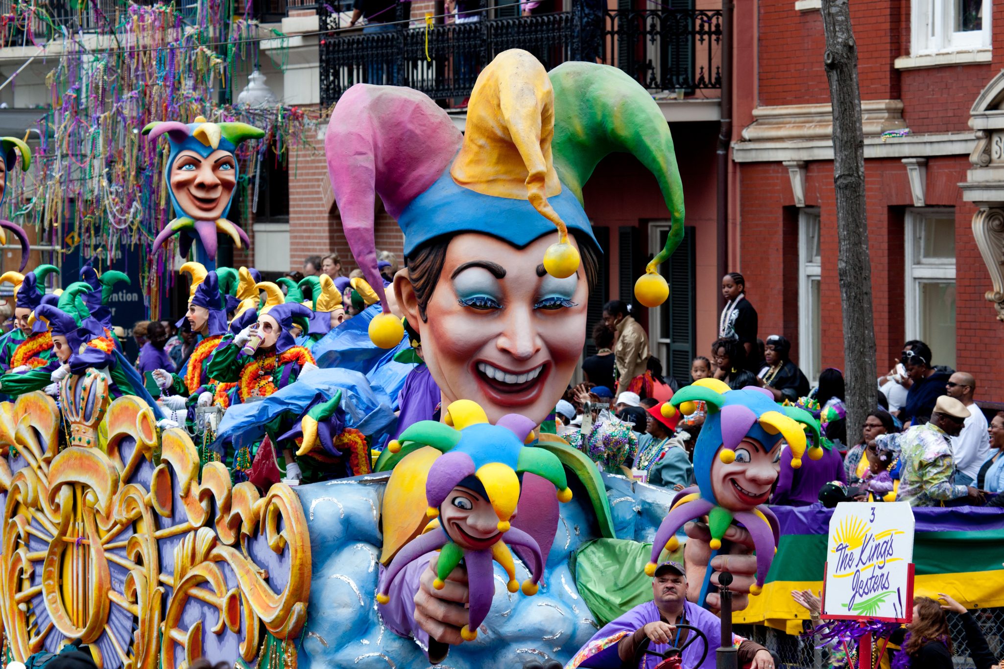 https://upload.wikimedia.org/wikipedia/commons/e/ee/Mardi_Gras_Parade%2C_New_Orleans%2C_Louisiana_%28LOC%29.jpg